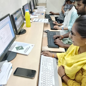 Lucky Institute,DayalBagh — photo 4