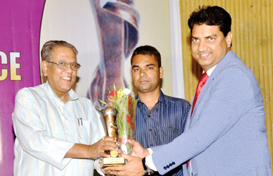 Best Result & Best Academic Award 2015 — held by MADE EASY Noida