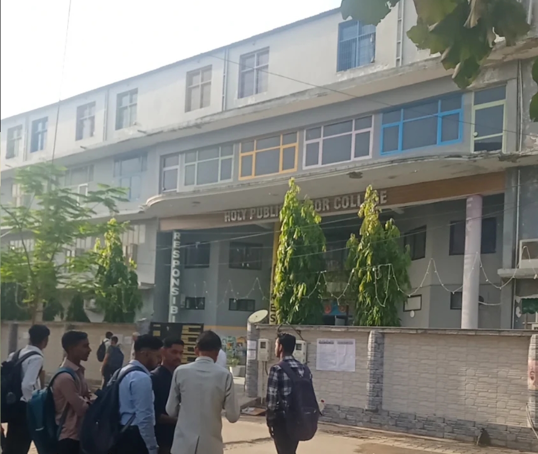 Holy Public Junior College, Agra