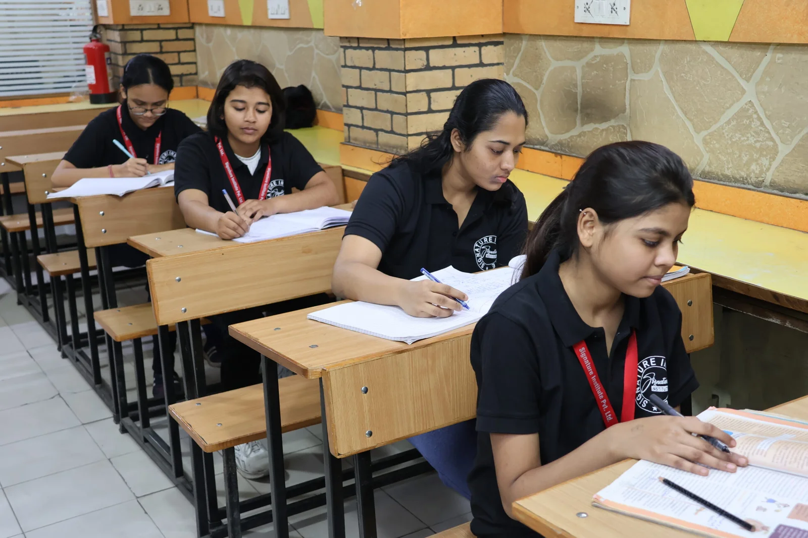 SIGNATURE INSTITUTE,Best Coaching in Munirka  Delhi - — photo 5