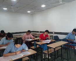 Career Launcher, Gaur City, Noida — photo 3