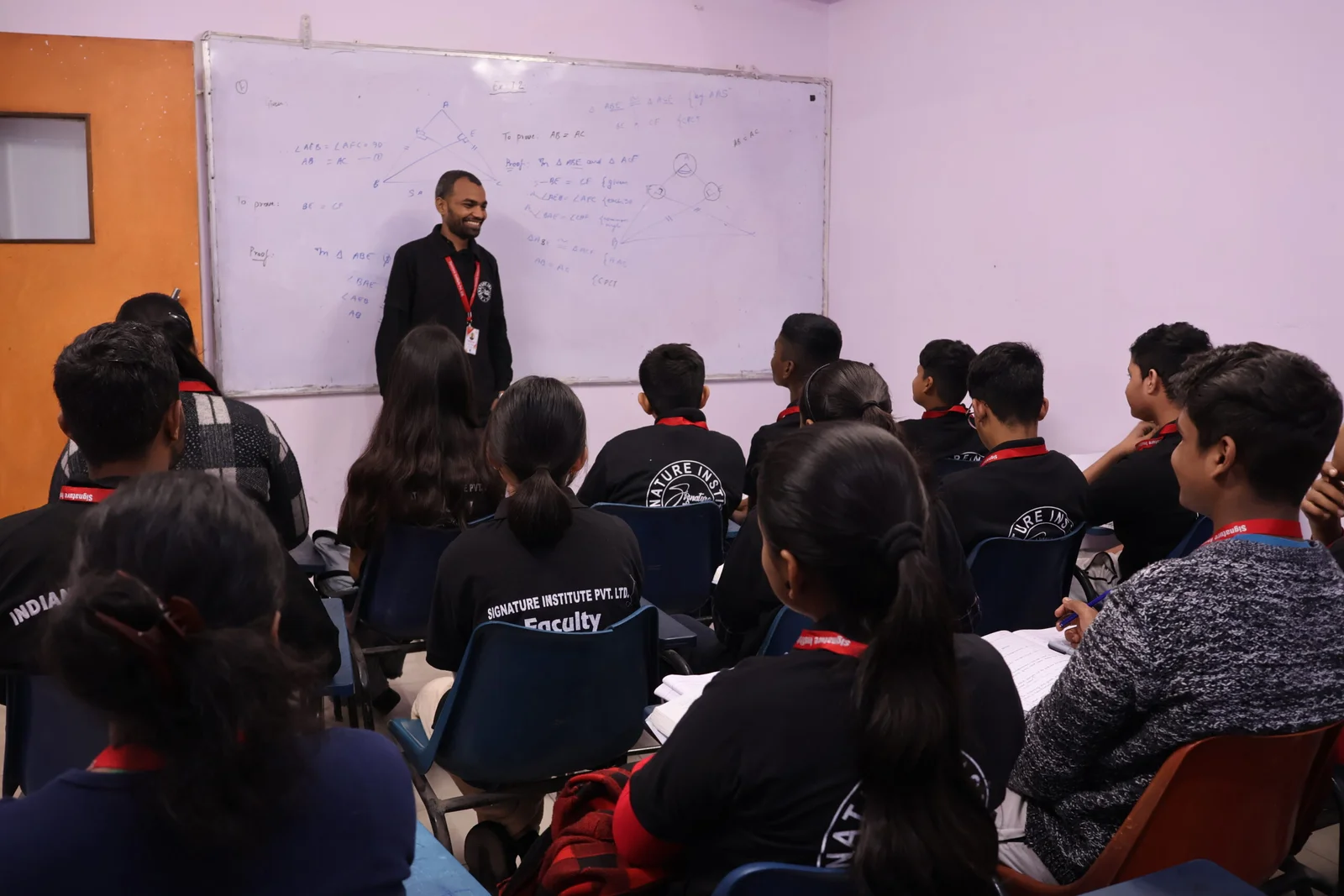 SIGNATURE INSTITUTE,Best Coaching in Munirka  Delhi -