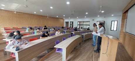 Career Launcher, University Road, Rajkot