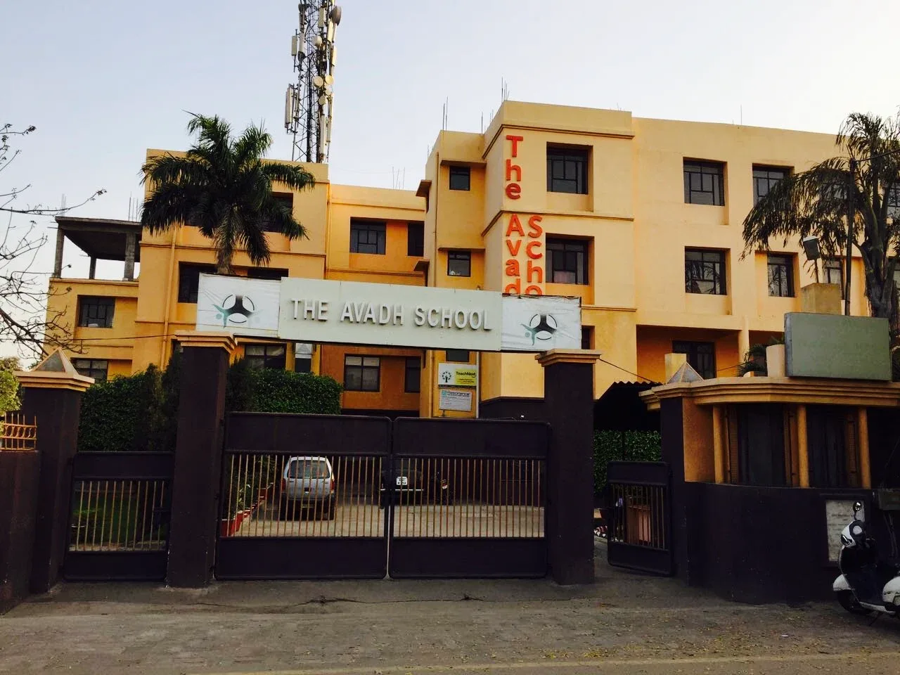The Avadh School